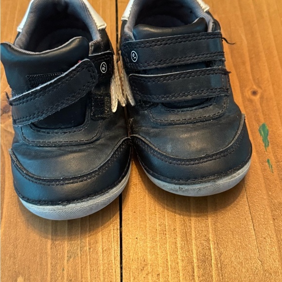 Stride Rite Black and Gray Sneakers for Everyday Comfort size 5 - Picture 6 of 7